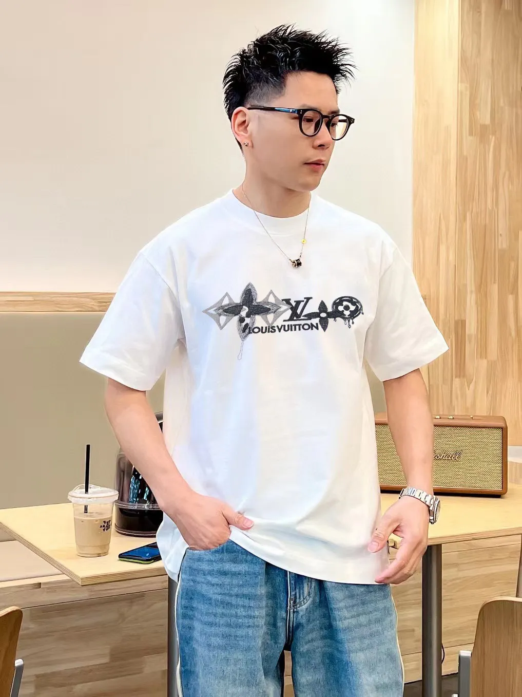Louis Vuitton/ logo